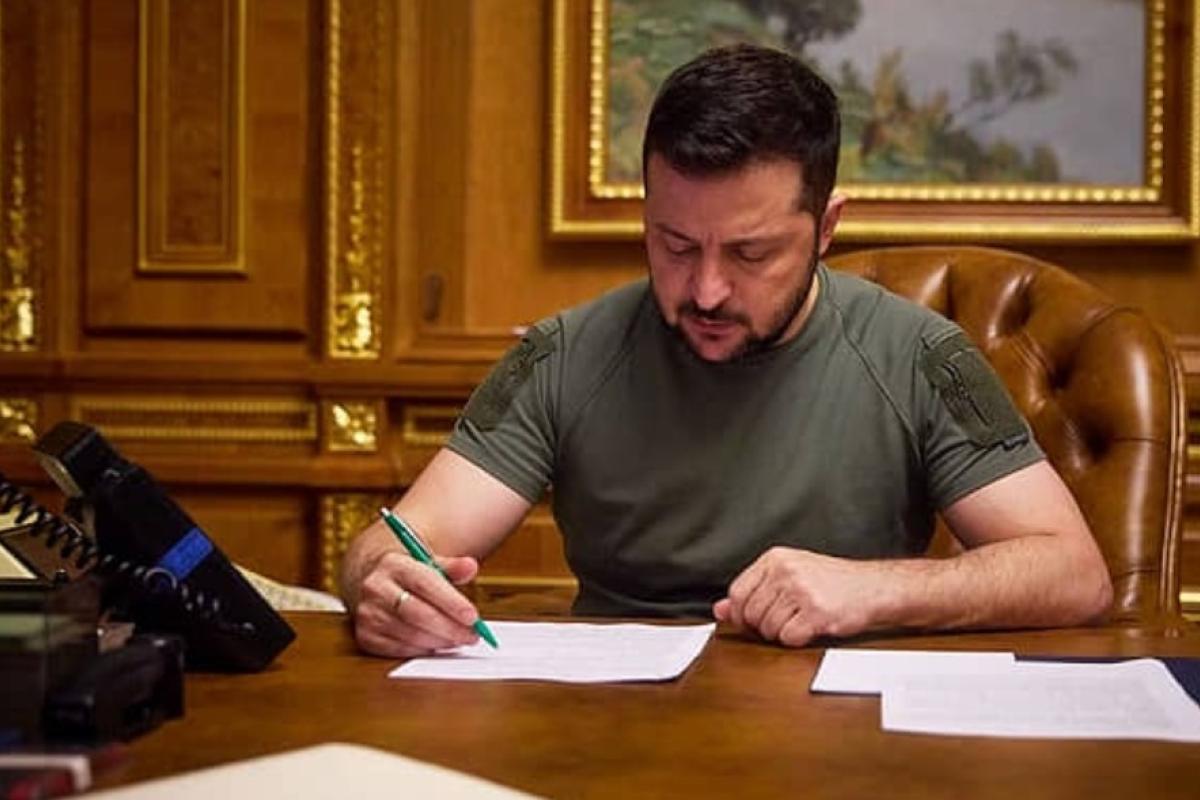 Зеленский уволил начальника Лисичанской городской военной администрации Зеленский уволил начальника Лисичанской городской военной администрации