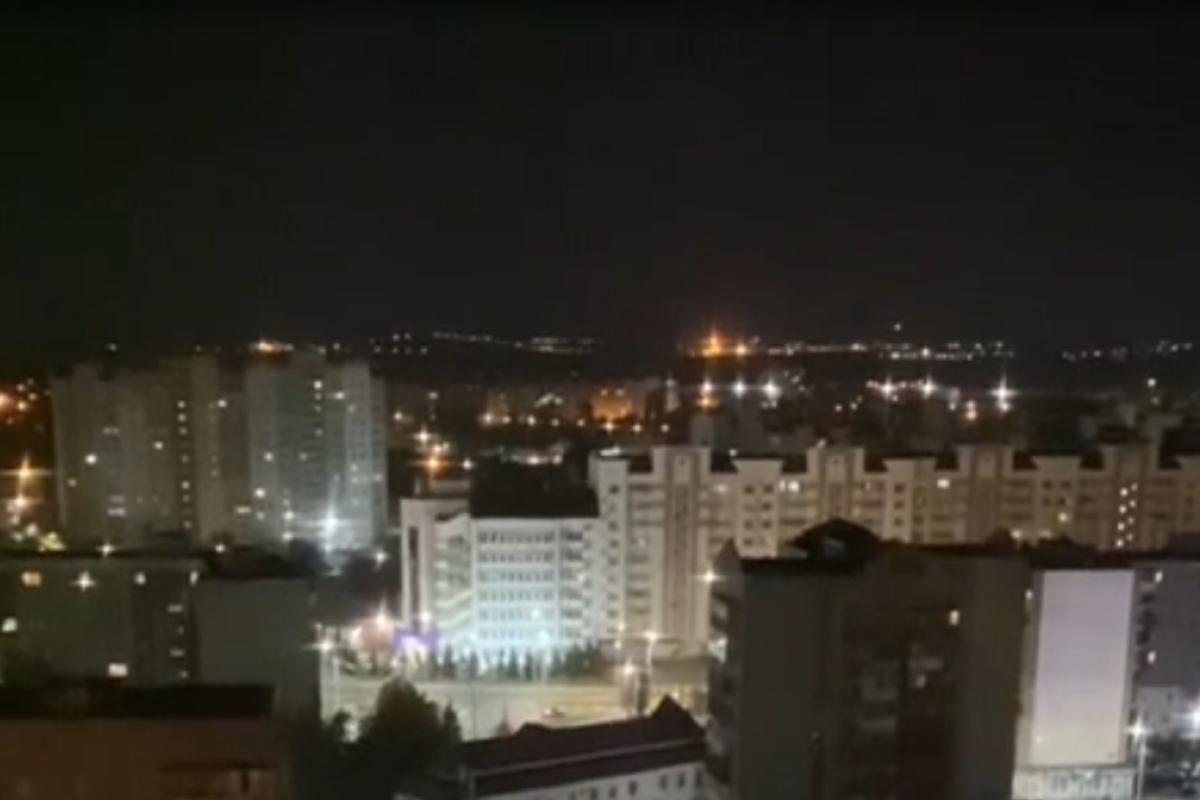 Мешканці російського Енгельса скаржилися на вибухи та пожежу в районі аеродрому: що відомо Мешканці російського Енгельса скаржилися на вибухи та пожежу в районі аеродрому: що відомо
