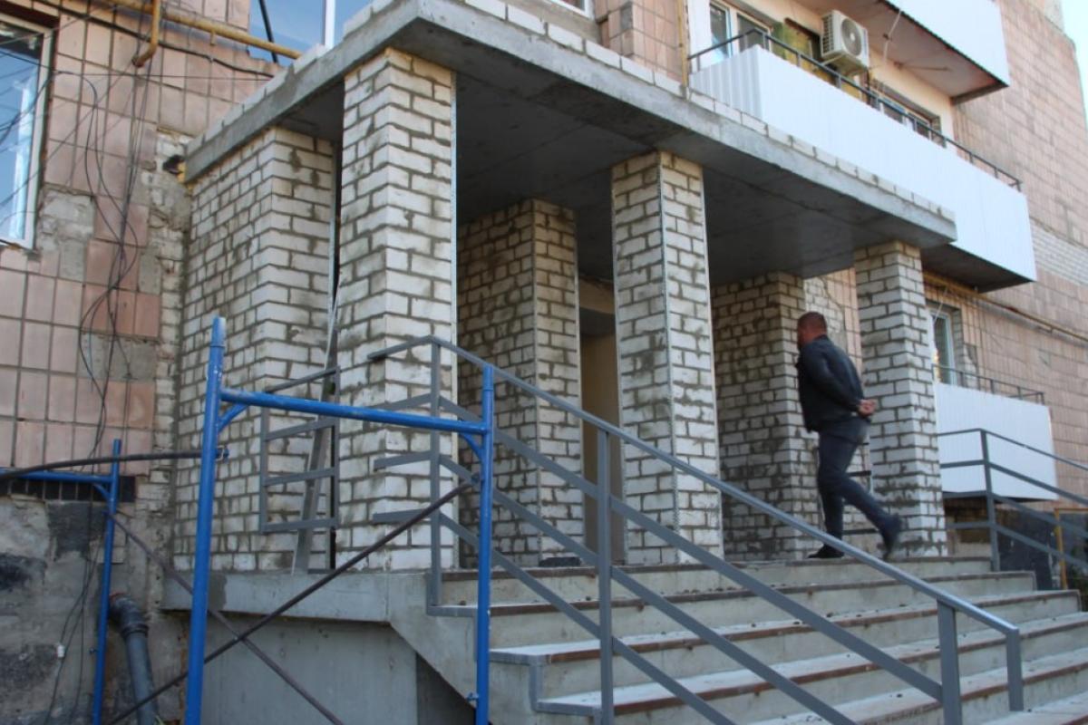 "Не косметический ремонт": Россияне заявили, что проводят капитальное восстановление многоэтажек в Лисичанске "Не косметический ремонт": Россияне заявили, что проводят капитальное восстановление многоэтажек в Лисичанске