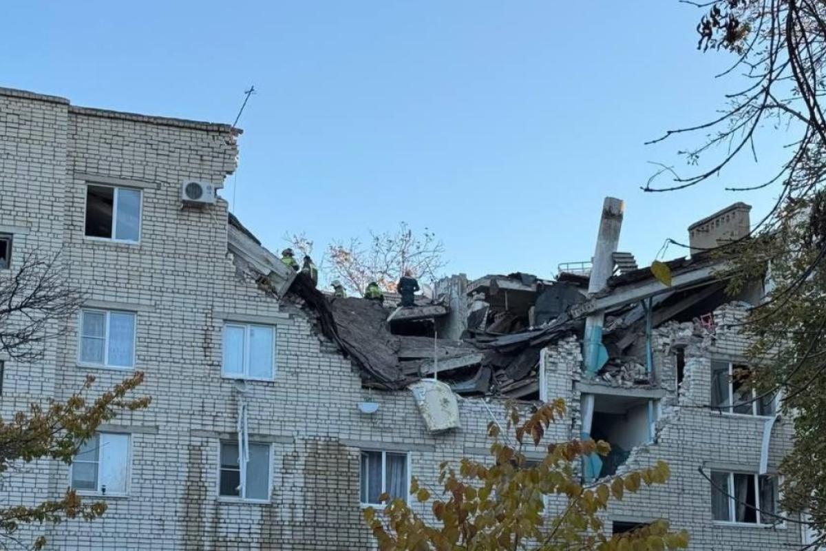 У російському Черкеську пролунав вибух у багатоквартирному житловому будинку: є загиблі та постраждалі У російському Черкеську пролунав вибух у багатоквартирному житловому будинку: є загиблі та постраждалі