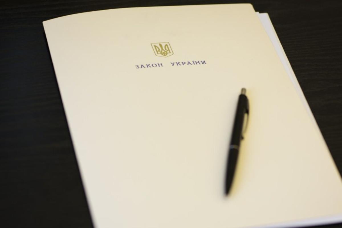 Зеленский подписал закон о лишении предателей Украины государственных наград Зеленский подписал закон о лишении предателей Украины государственных наград