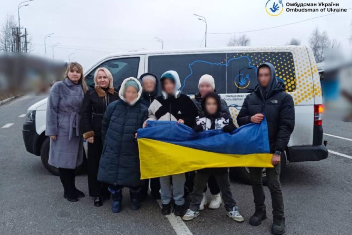 На підконтрольну територію України вдалося повернути ще 5 дітей та трьох дорослих українців