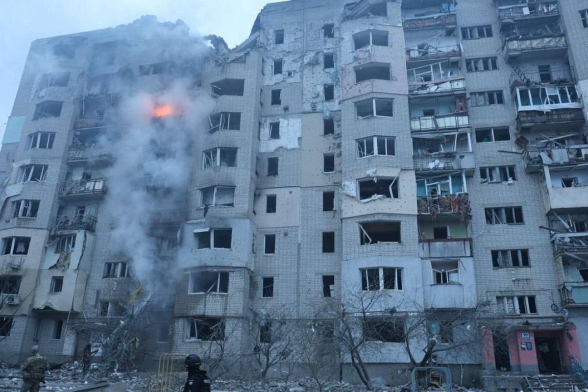 В Купянске российский КАБ попал в многоэтажку