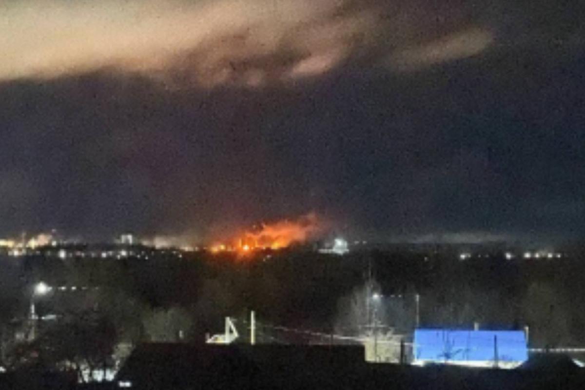 В результате атаки БПЛА начался пожар на территории нефтебазы в поселке Новоспасское Ульяновской области РФ Горит нефтебаза в Ульяновской области РФ