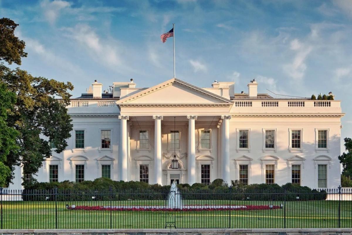 Адміністрація президента США готує новий пакет санкцій проти РФ: під прицілом банки та нафтова інфраструктура Офіційна резиденція президента США