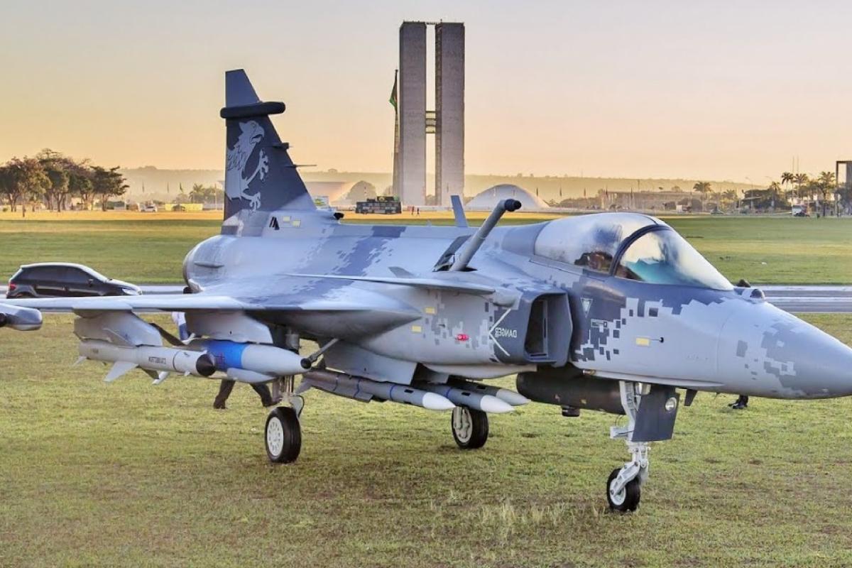 Украина получит 150 шведских многоцелевых истребителей четвертого поколения "Грипен" Шведский многоцелевой истребитель четвертого поколения JAS 39 Gripen