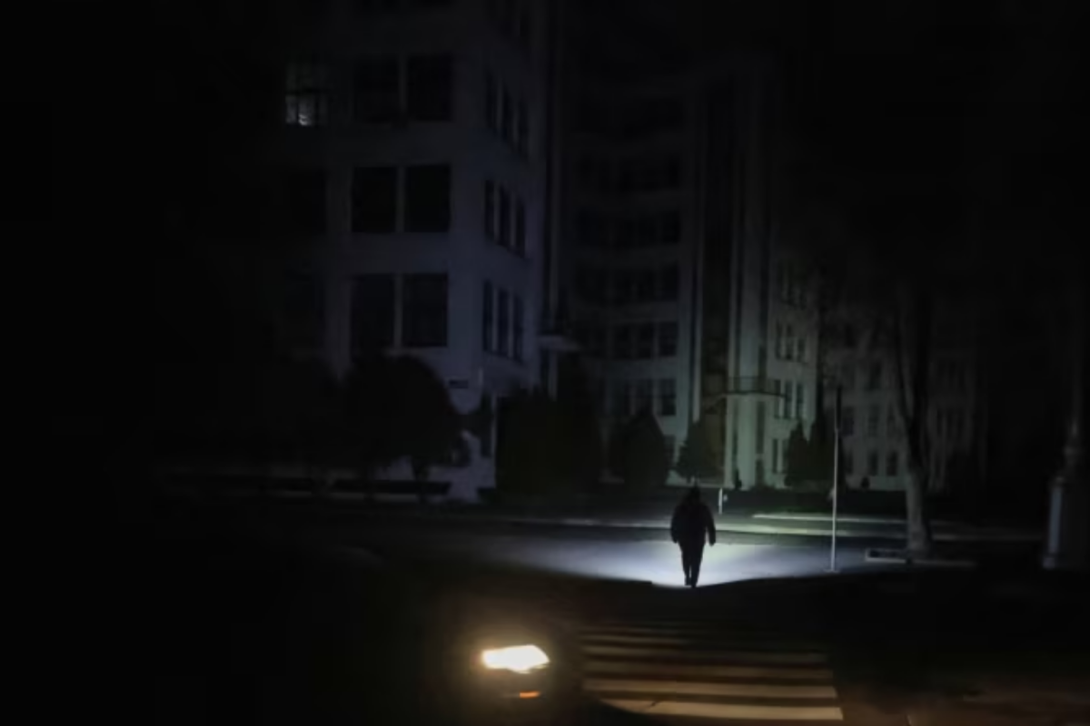 Дніпро поринув у пітьму після атаки на енергетичні об'єкти. блекаут у Дніпрі