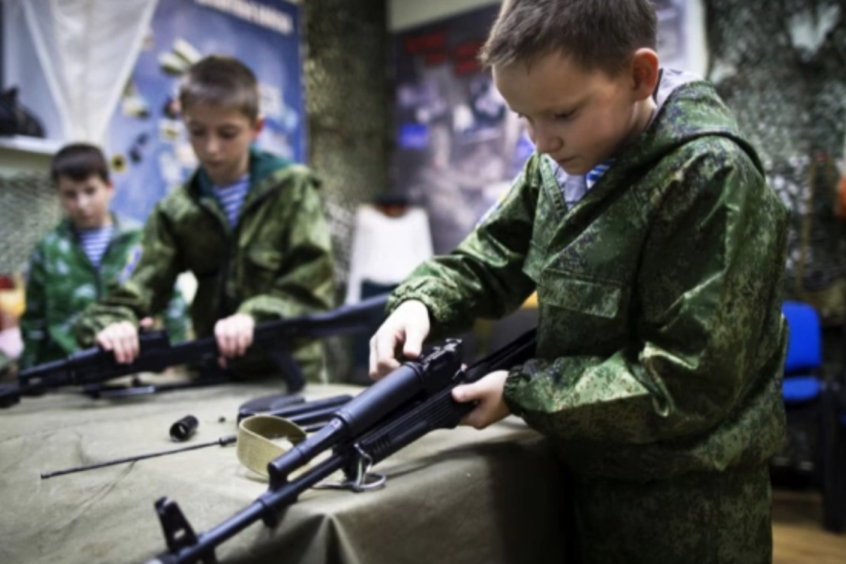 Как на оккупированной Луганщине превращают детей в будущих солдат? пропаганда в школах