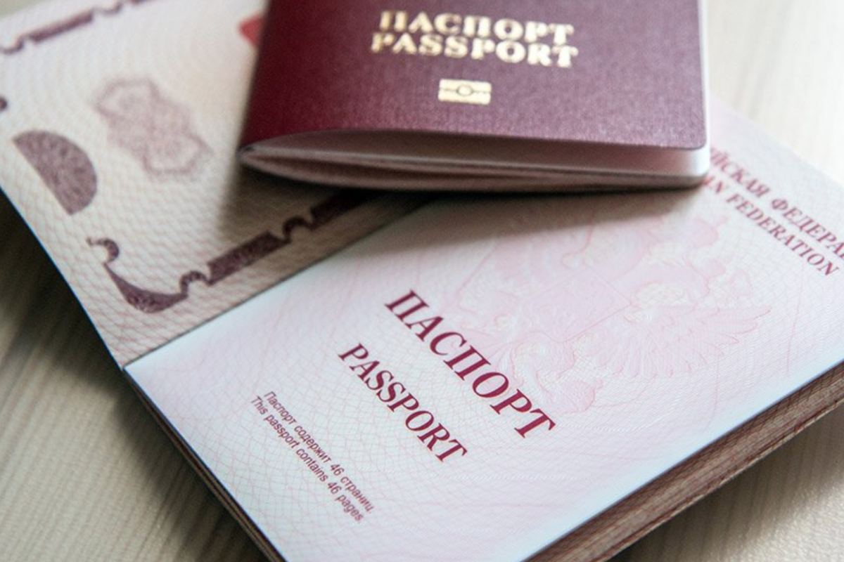 Мешканці Сіверськодонецька зможуть отримати закордонні паспорти РФ, але виїхати нікуди не вийде. закордонний паспорт РФ