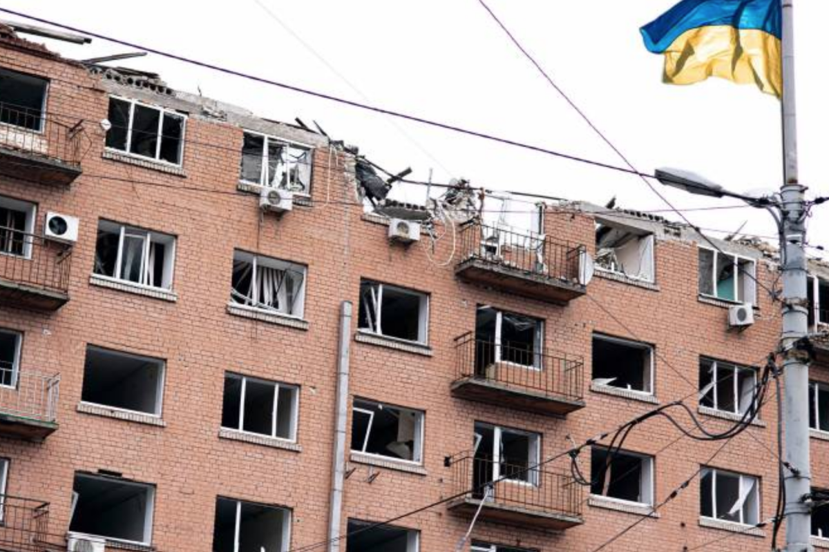Украинцы, чье жилье разрушено обстрелами, смогут не платить за коммуналку. разрушенное жилье