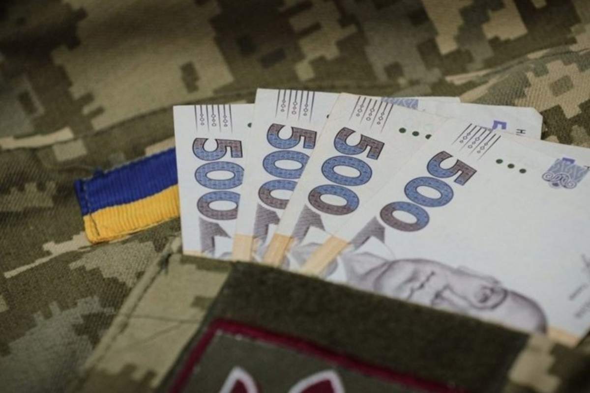 зарплата військових