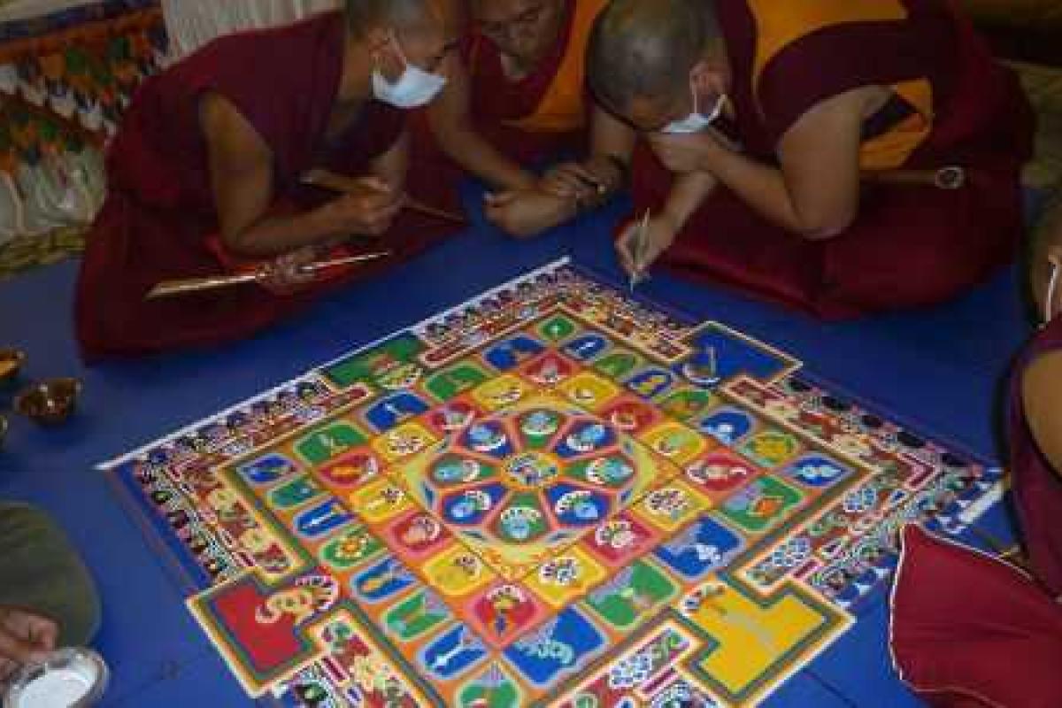 Песочную мандалу Будды Медицины построят в Волгограде Песочную мандалу Будды Медицины построят в Волгограде