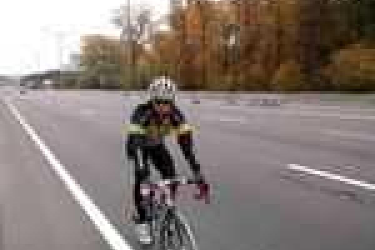 В Киеве при странных обстоятельствах погиб велосипедист