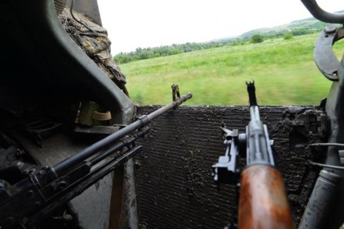 Российские войска зашли вглубь Луганской области на три километра - СНБО Российские войска зашли вглубь Луганской области на три километра - СНБО