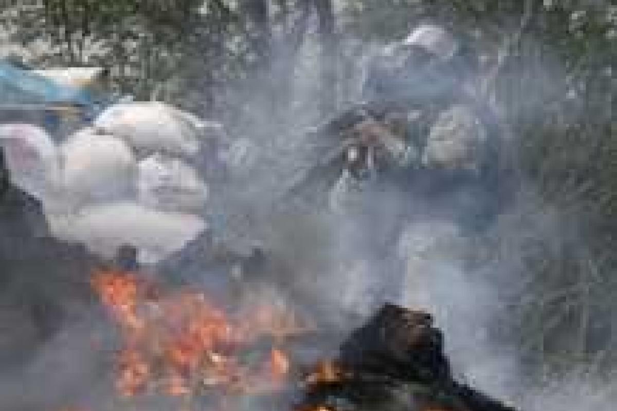 Боевики продолжают нещадно бить из "Градов" по аэропорту Луганска Боевики продолжают нещадно бить из "Градов" по аэропорту Луганска