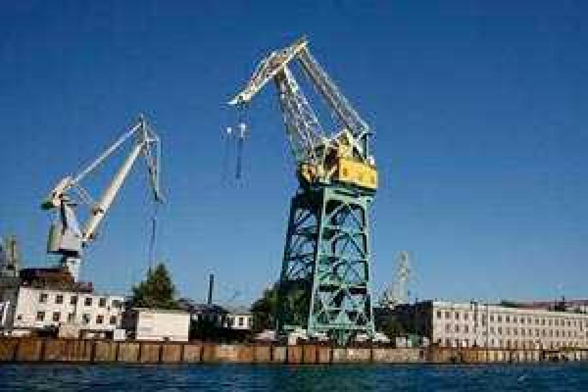 В Севастополе снизились перевозки морских грузов в 10 раз В Севастополе снизились перевозки морских грузов в 10 раз