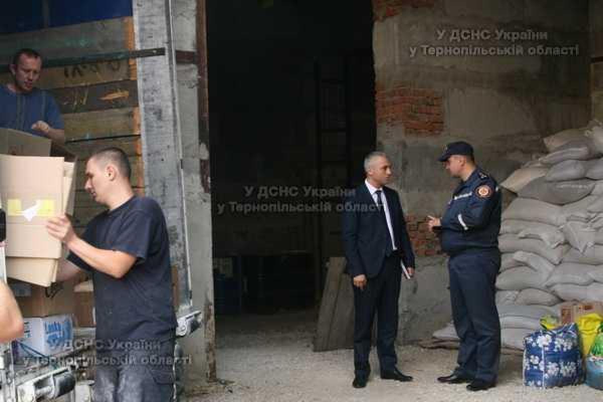 Тернополь: спасатели помогли собрать и направить в зону АТО гуманитарный груз 