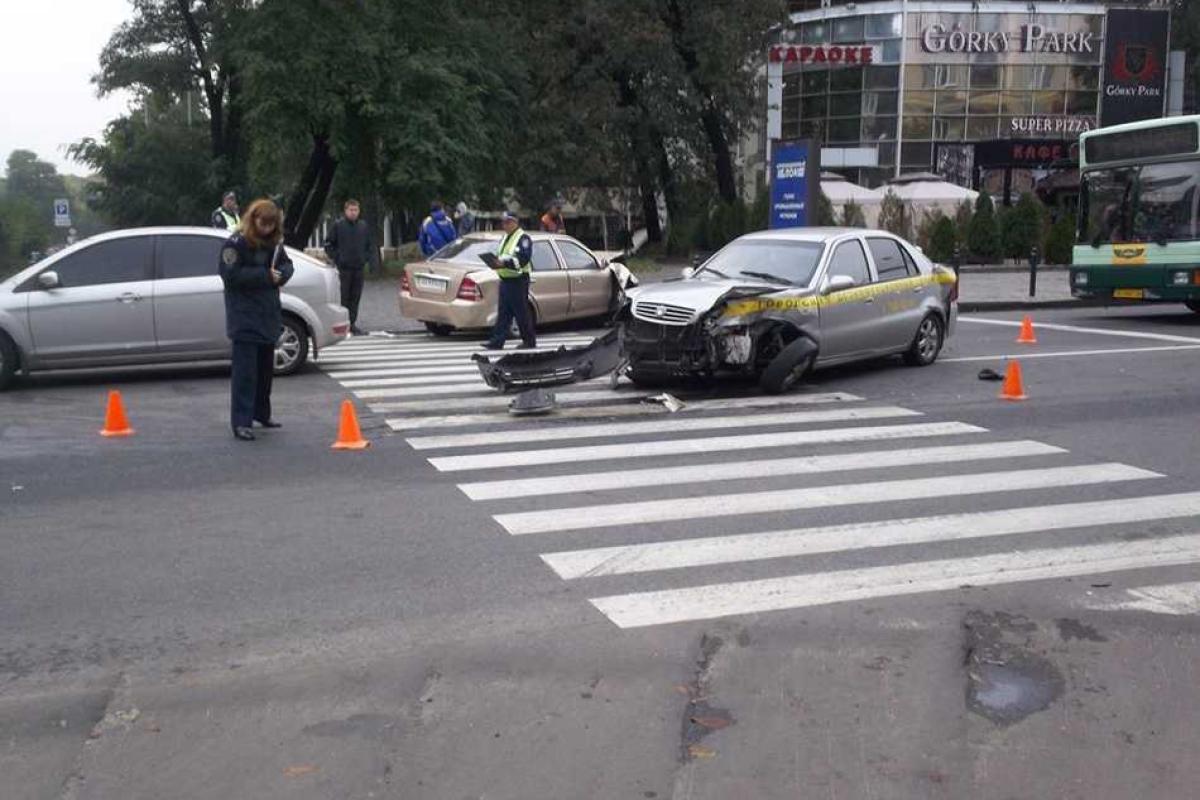 ДТП в центре Харькова: ребенок и подросток в больнице