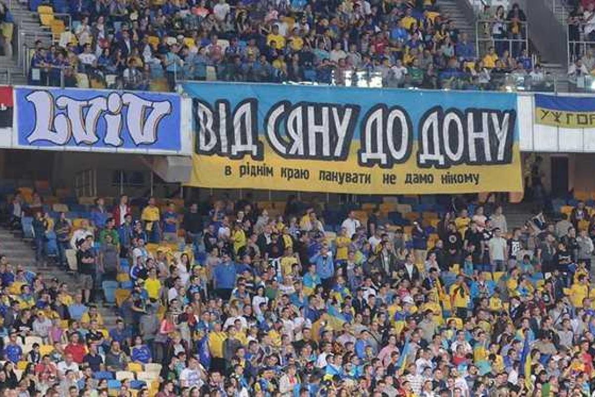 В Беларуси задержали более 100 фанатов за песни от Путине В Беларуси задержали более 100 фанатов за песни от Путине
