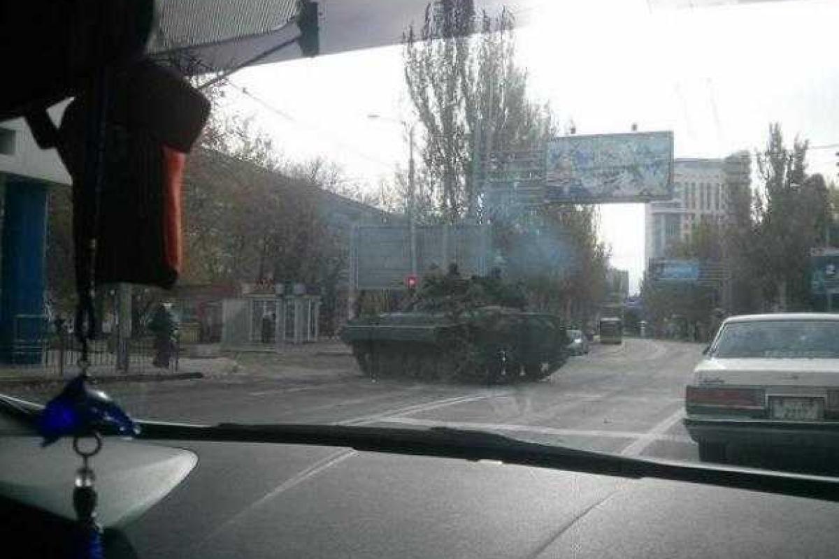 Военная техника боевиков на улицах Донецка