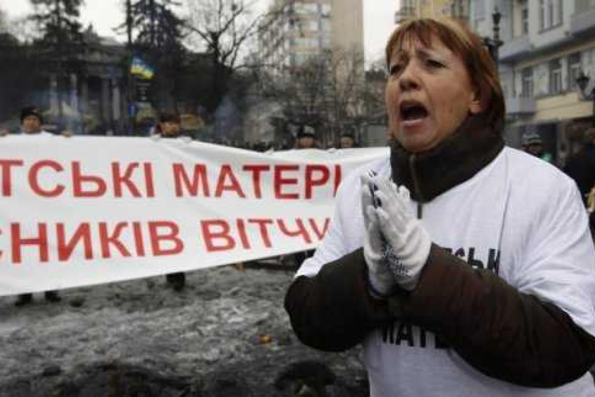 Мать солдата, который служит в Станице-Луганской, рассказала, в каком аду 4 месяца находится ее сын Мать солдата, который служит в Станице-Луганской, рассказала, в каком аду 4 месяца находится ее сын
