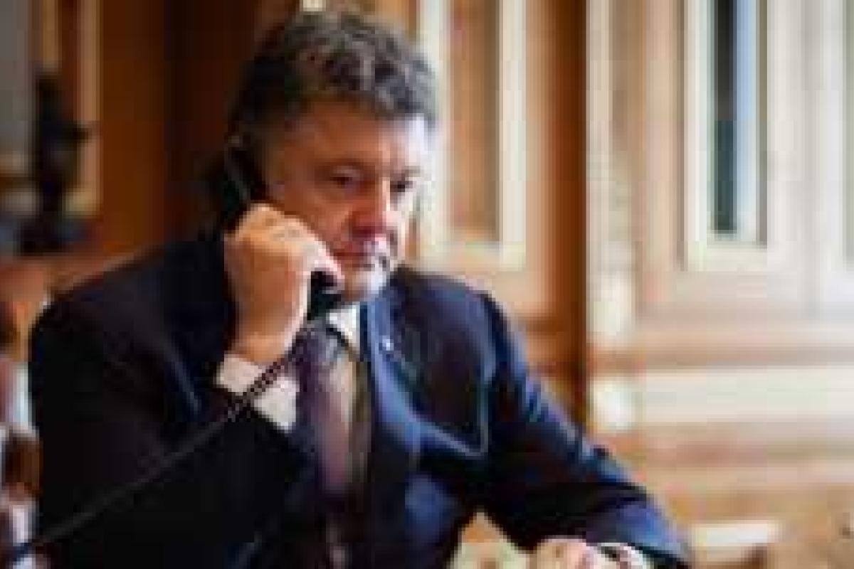 Порошенко, Меркель и Олланд вновь говорят о трехстороннем формате