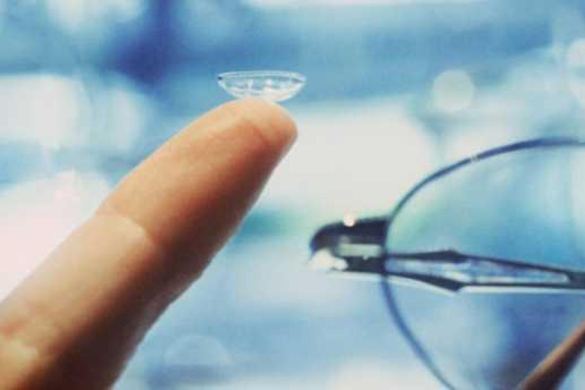 Если вы близоруки и носите линзы, то не забывайте и об очках Если вы близоруки и носите линзы, то не забывайте и об очках