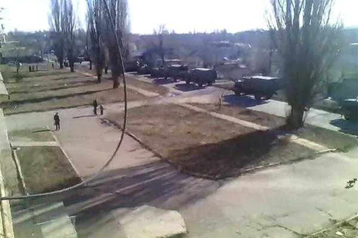 Колонны военной техники российских оккупантов в Харцизске