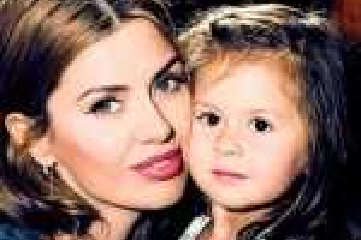 Боня показала трогательный снимок с дочерью Боня показала трогательный снимок с дочерью