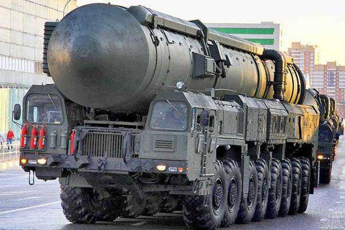 Ракетный комплекс «Тополь-М» замечен на улицах Москвы Ракетный комплекс «Тополь-М» замечен на улицах Москвы