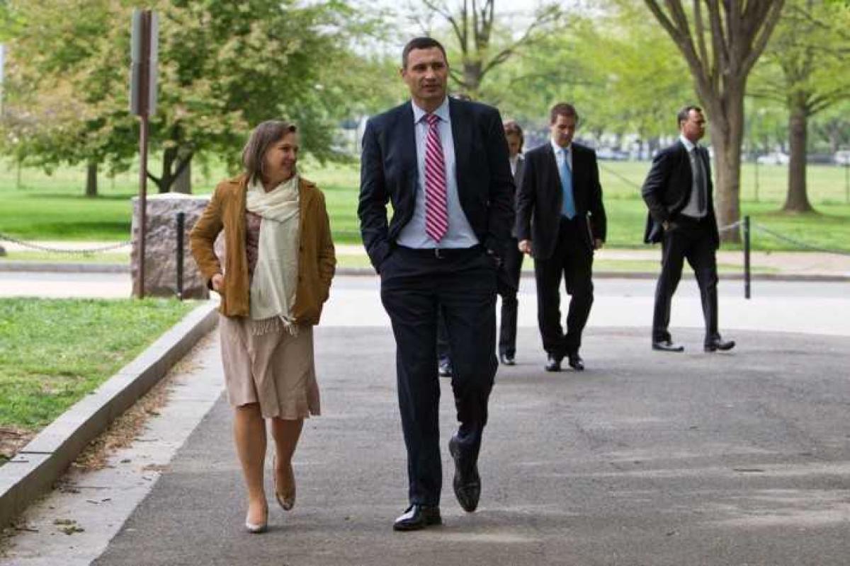 Кличко с Нуланд провели встречу гуляя в мемориальном парке Рузвельта Кличко с Нуланд провели встречу гуляя в мемориальном парке Рузвельта