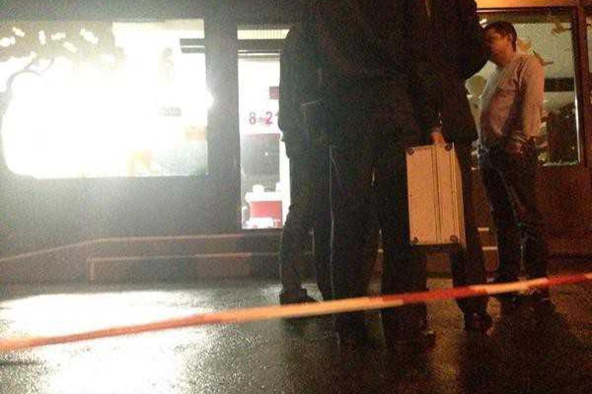 В Киеве из гранатомета был обстрелян магазин Рошен В Киеве из гранатомета был обстрелян магазин Рошен