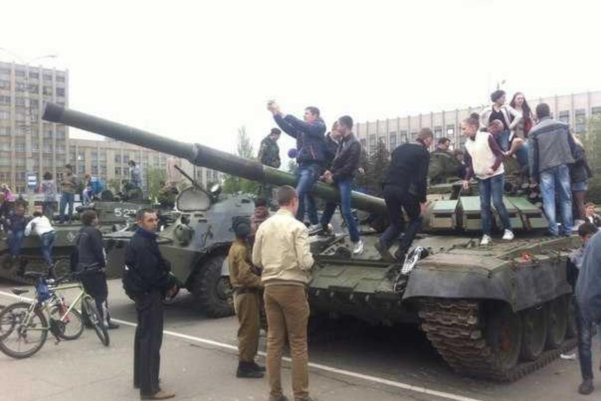 Как прошел показ военной техники в Горловке на 9 мая Как прошел показ военной техники в Горловке на 9 мая