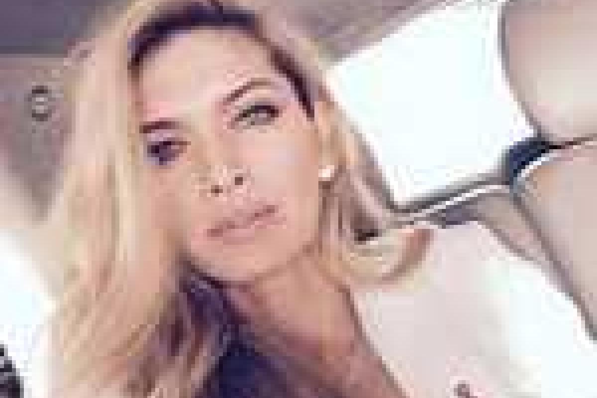 Вера Брежнева удивила фанатов своими фотоснимками Вера Брежнева удивила фанатов своими фотоснимками