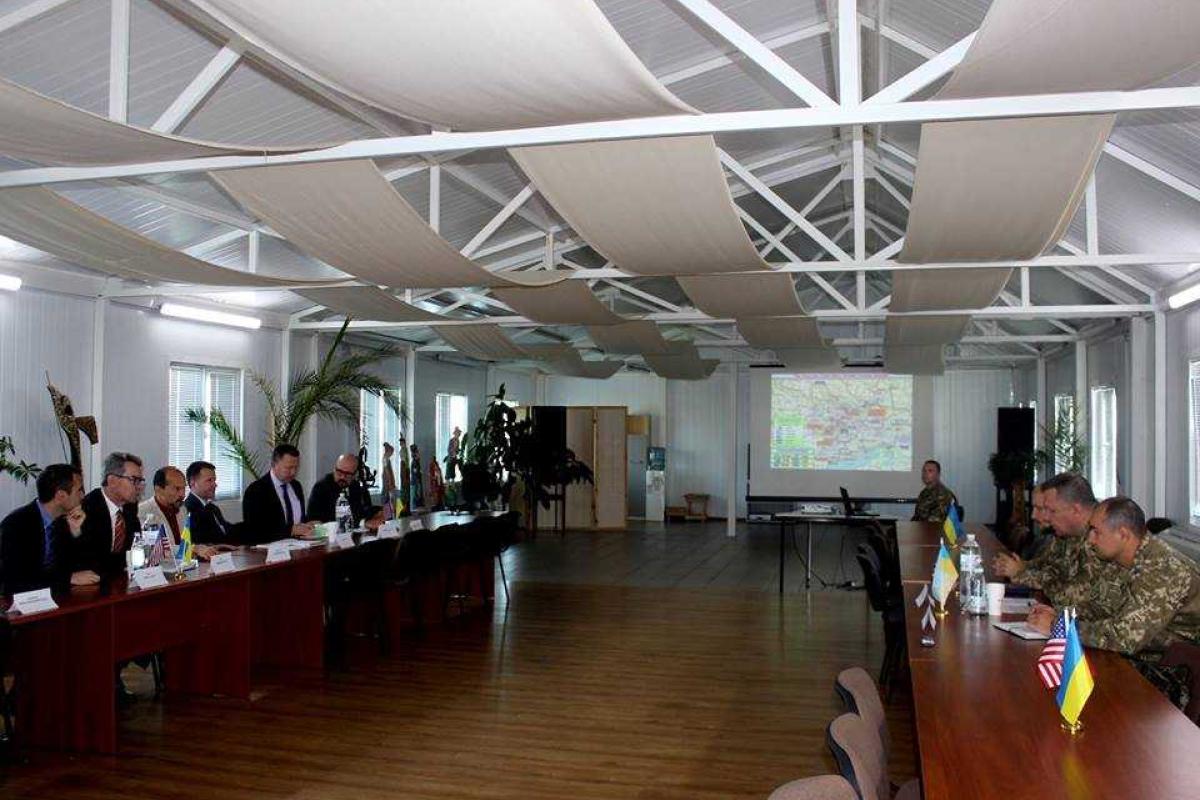 В Краматорске прошла встреча между заместителем руководителя АТО и послом США В Краматорске прошла встреча между заместителем руководителя АТО и послом США