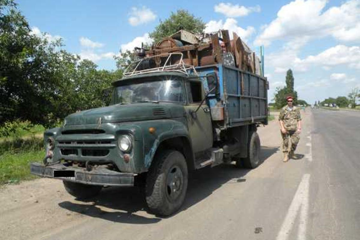 В Николаевской области задержали грузовики с металлолом В Николаевской области задержали грузовики с металлолом