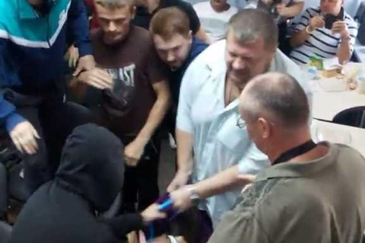 Шоумена Дурнева избили люди Ляшко. 18+ Шоумена Дурнева избили люди Ляшко. 18+