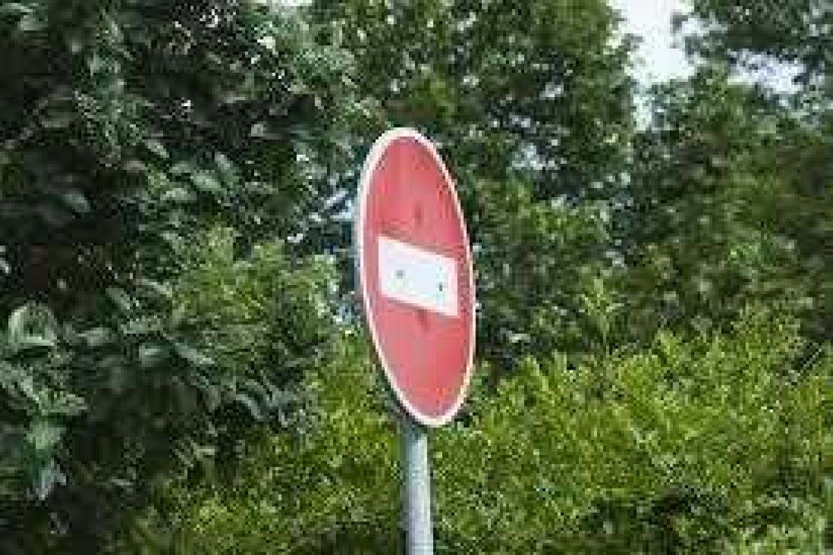 В Луцке сняли дорожные знаки, но за нарушения останавливают В Луцке сняли дорожные знаки, но за нарушения останавливают