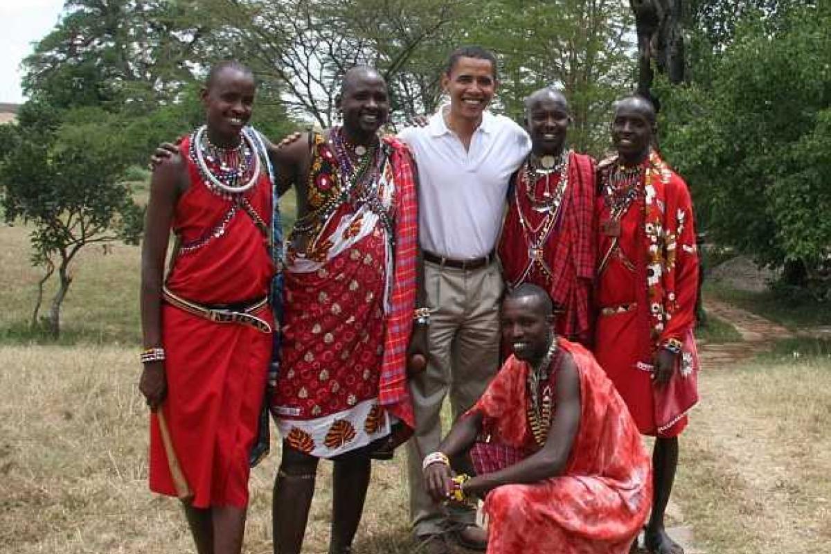 Обама в Африке исполнил традиционный кенийский танец Обама в Африке исполнил традиционный кенийский танец