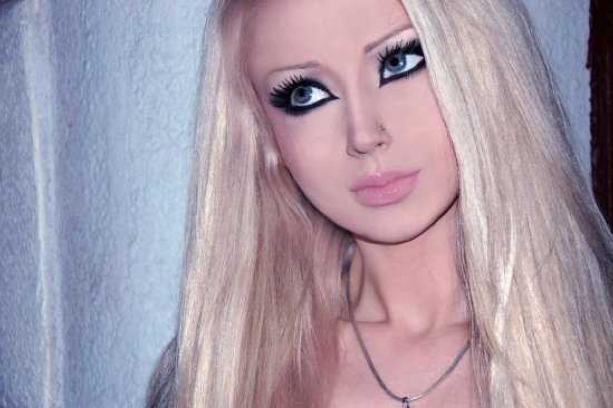 Скандальная одесская Барби сняла с себя все Скандальная одесская Барби сняла с себя все