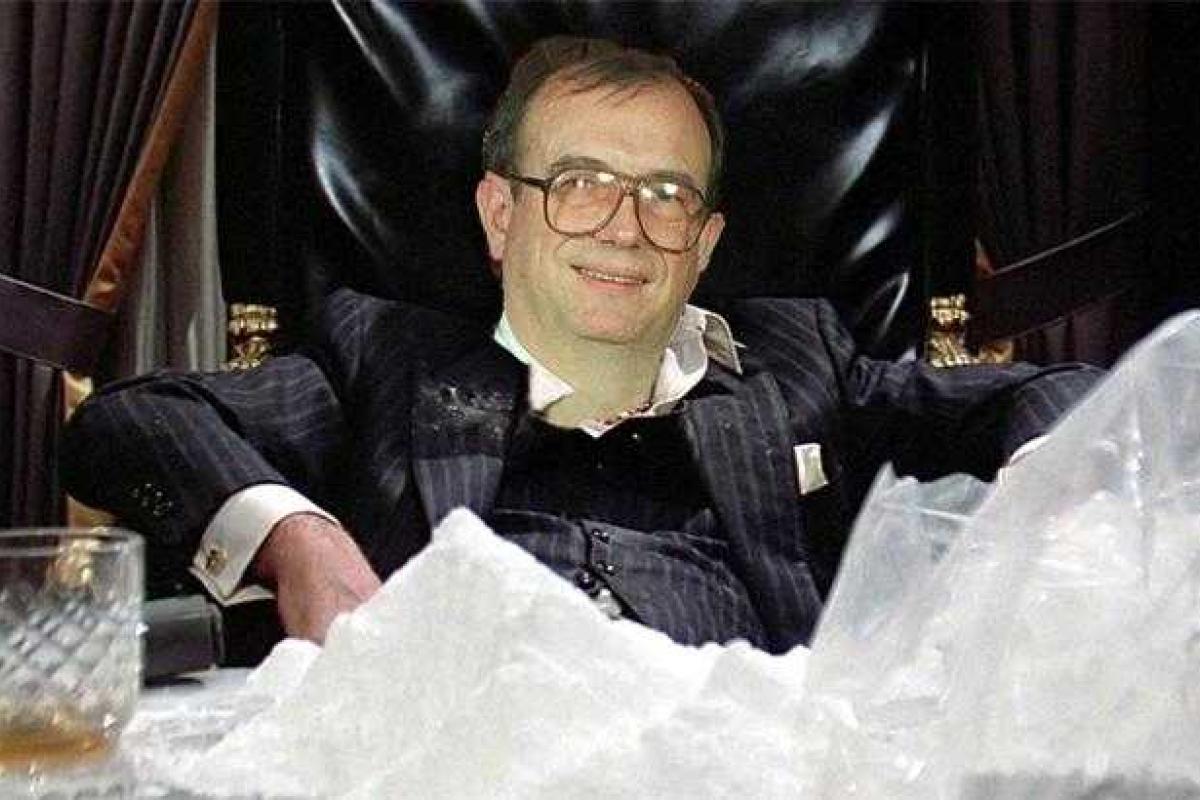 Скандал в британском парламенте: вице-спикер снюхивал кокаин с груди проститутки