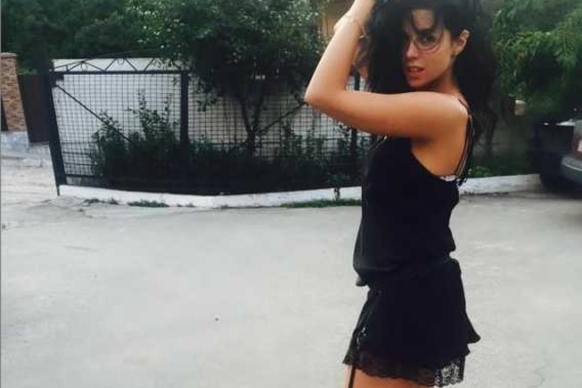 Настя Каменских похвасталась своей фигурой и длинными ногами