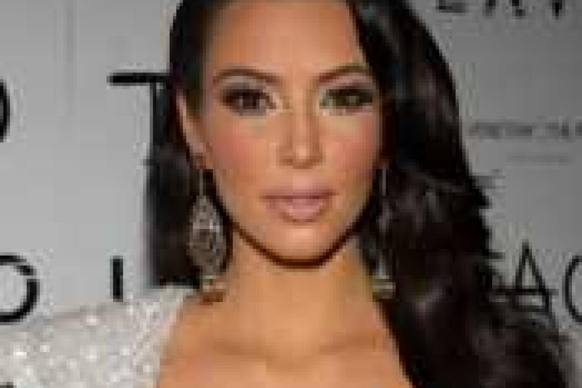 Ким Кардашьян показала свой округлившийся животик Ким Кардашьян показала свой округлившийся животик