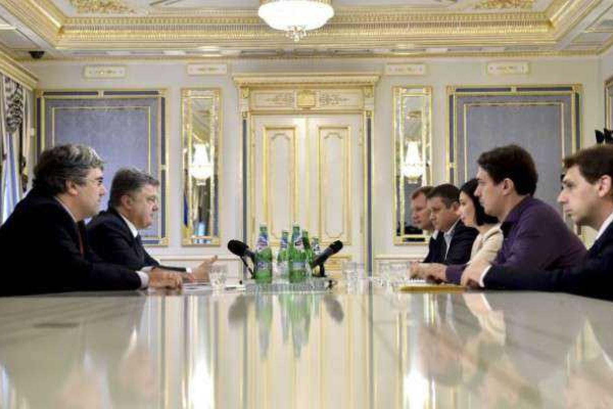 Порошенко: За подкуп избирателей необходимо снимать кандидатов с выборов Порошенко: За подкуп избирателей необходимо снимать кандидатов с выборов