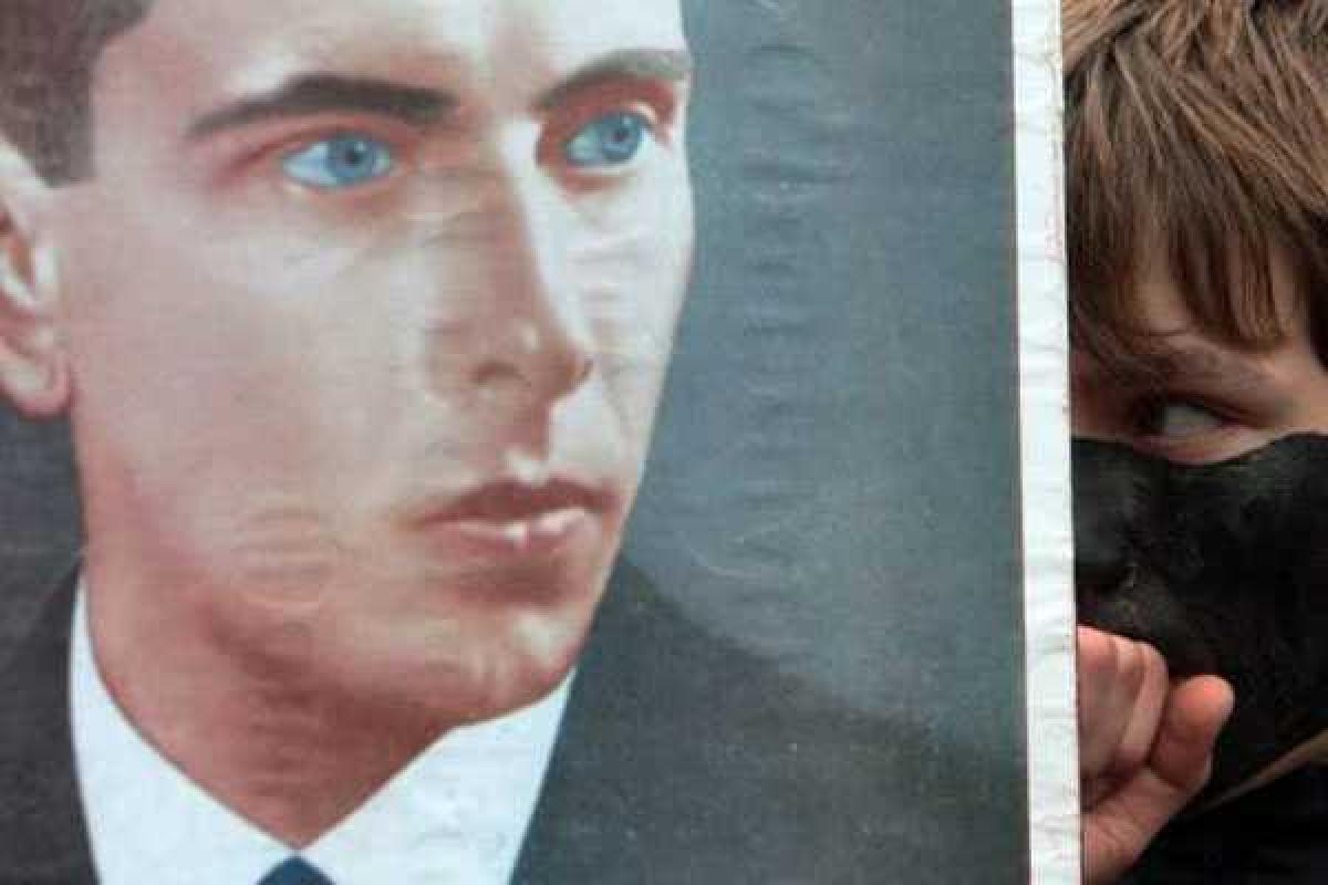 На руках Ельцина, больше крови, чем на руках Бандеры - российский историк На руках Ельцина, больше крови, чем на руках Бандеры - российский историк