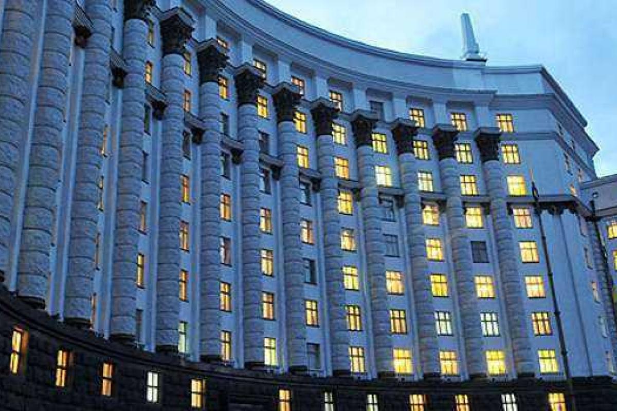 Кабмин Украины увеличил бюджетникам зарплату на 50%