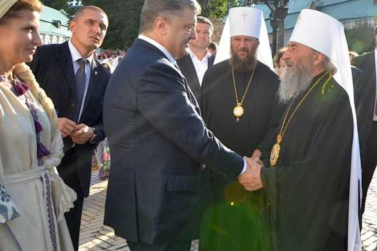 Порошенко поклонился чудотворным иконам Богородицы в Киево-Печерской лавре