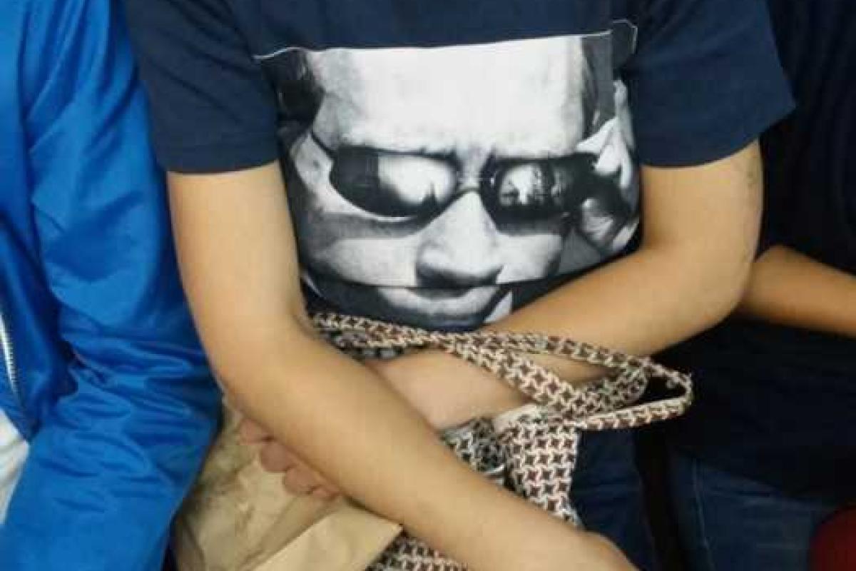 В Харьковском метрополитене на фото засняли пророссийскую «модницу»