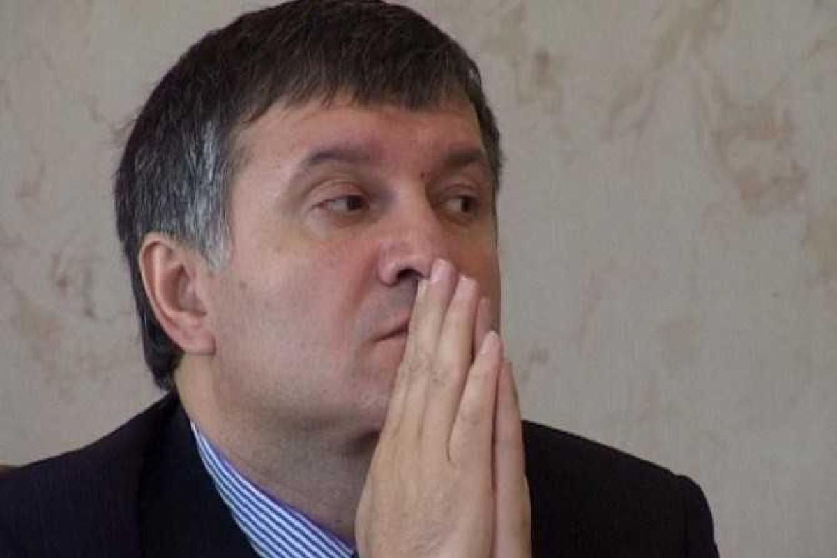 Аваков: МВД выявило 130 накладок для печатей избиркомов 205 округа Аваков: МВД выявило 130 накладок для печатей избиркомов 205 округа