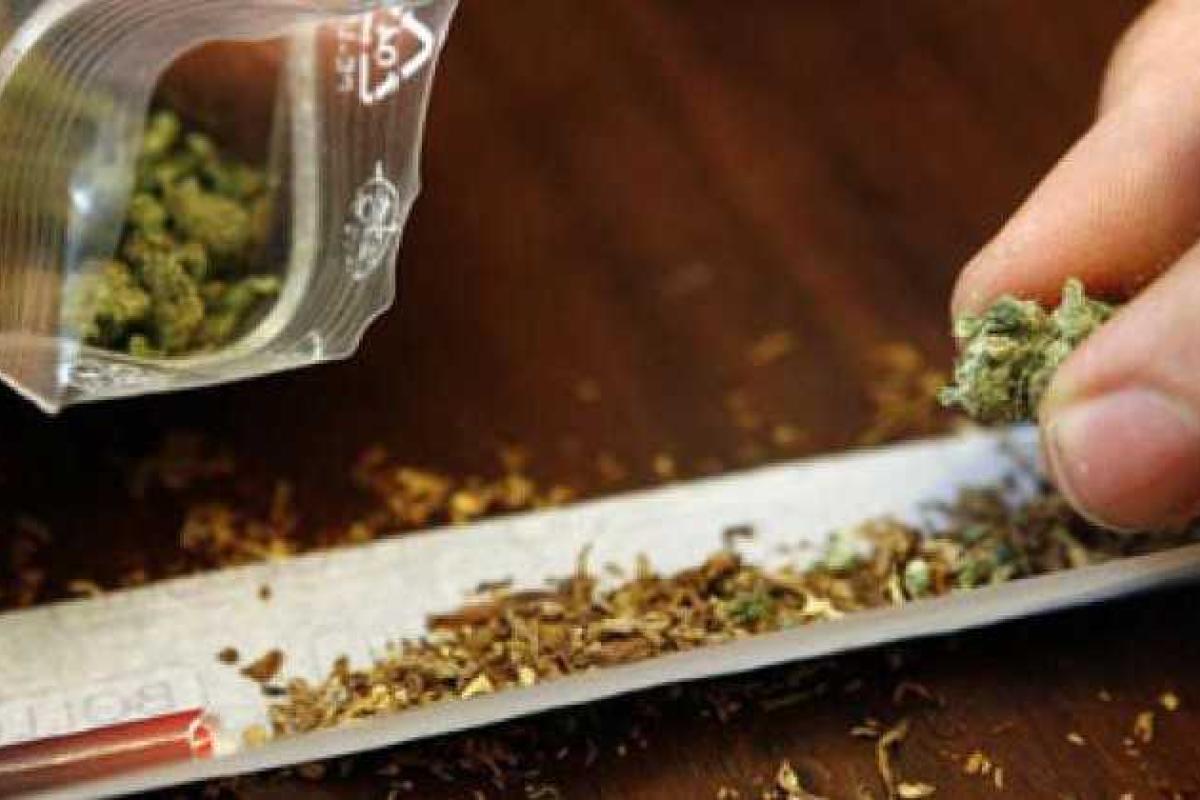 В России установщик жалюзи подрабатывал торгуя наркотиками В России установщик жалюзи подрабатывал торгуя наркотиками